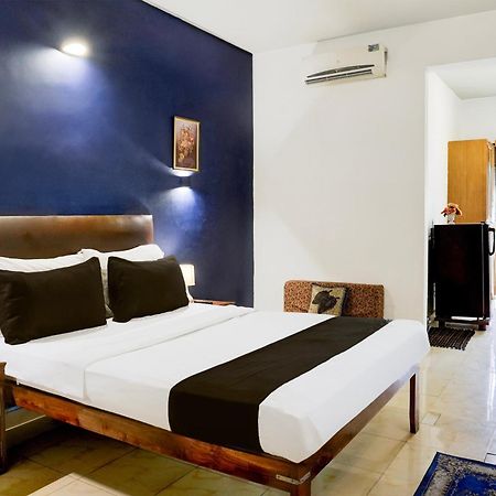 Super Townhouse Candolim Bagian luar foto