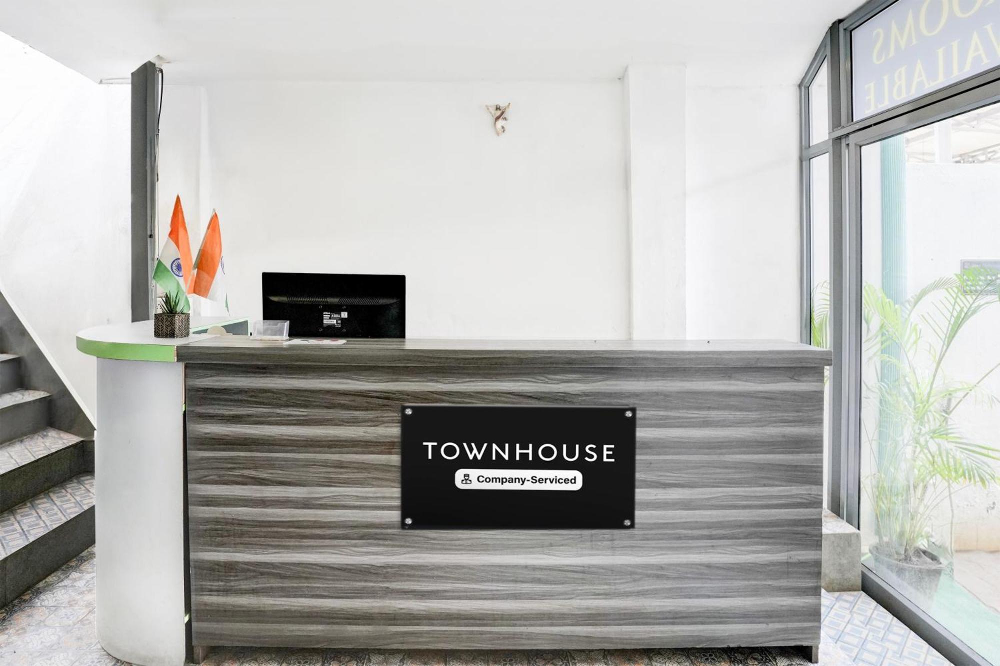 Super Townhouse Candolim Bagian luar foto