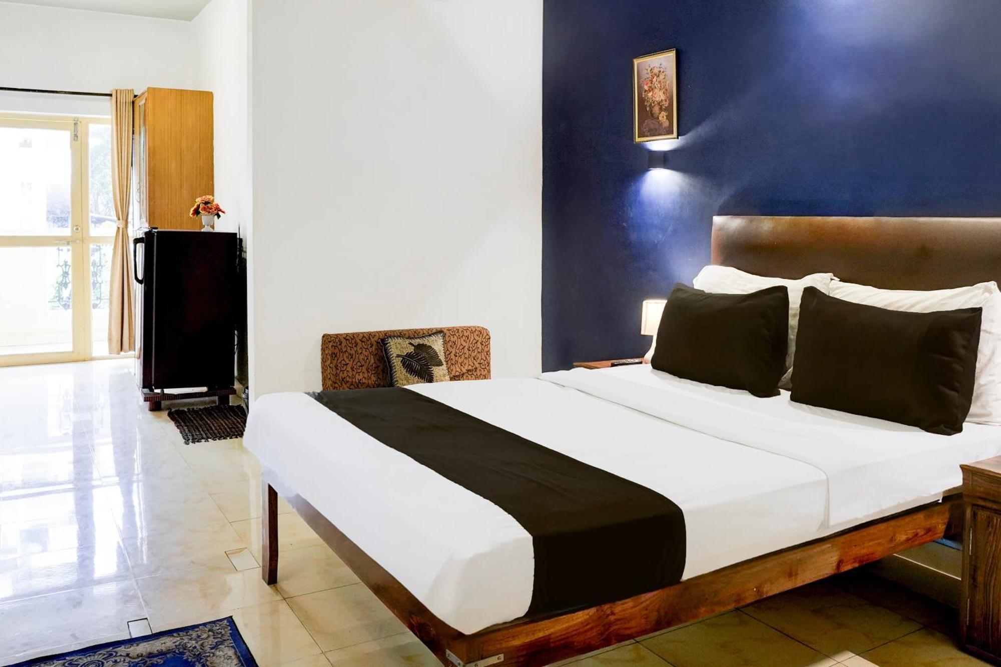 Super Townhouse Candolim Bagian luar foto