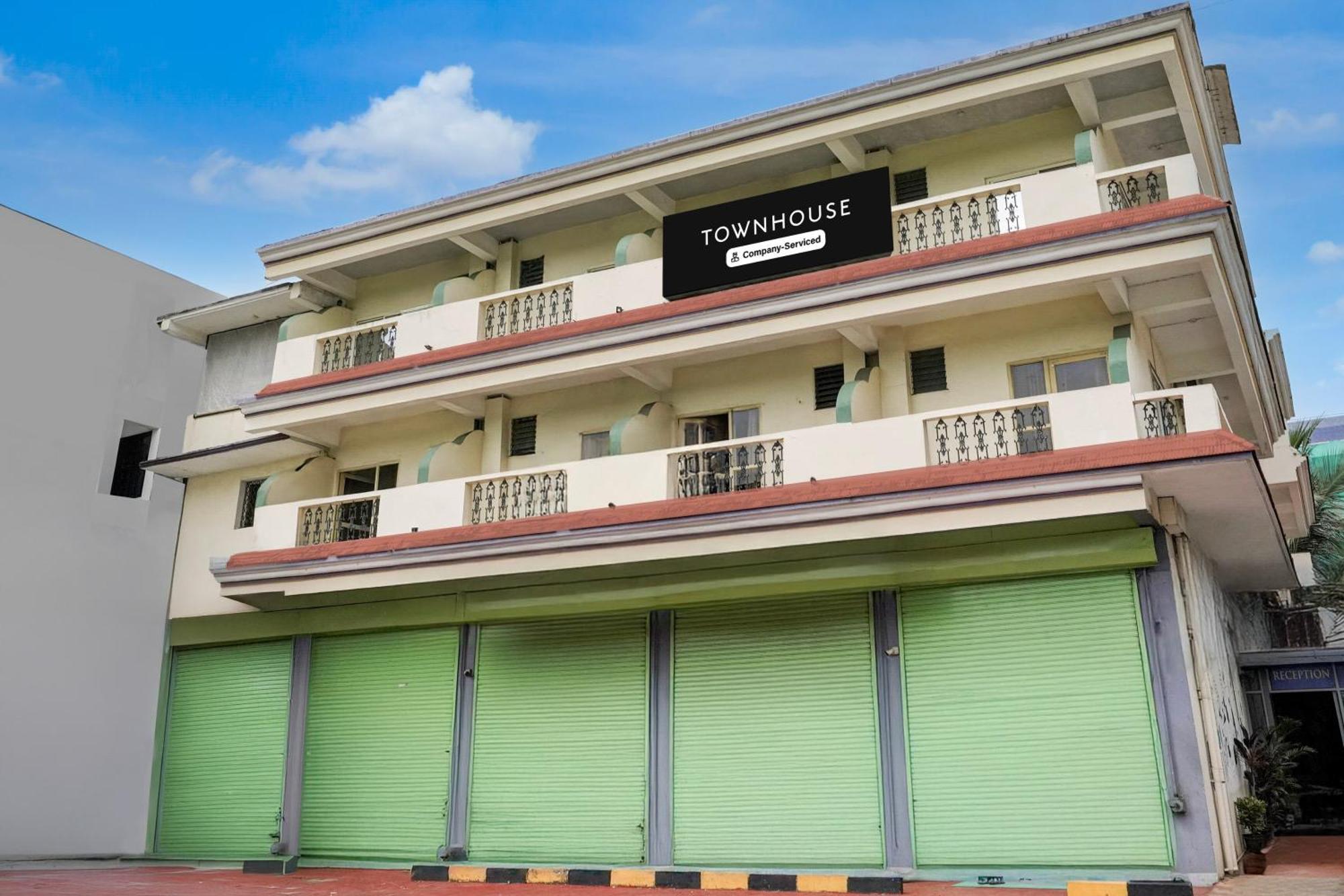 Super Townhouse Candolim Bagian luar foto