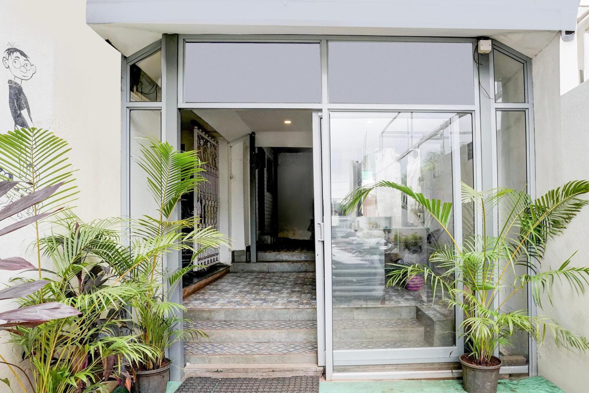 Super Townhouse Candolim Bagian luar foto