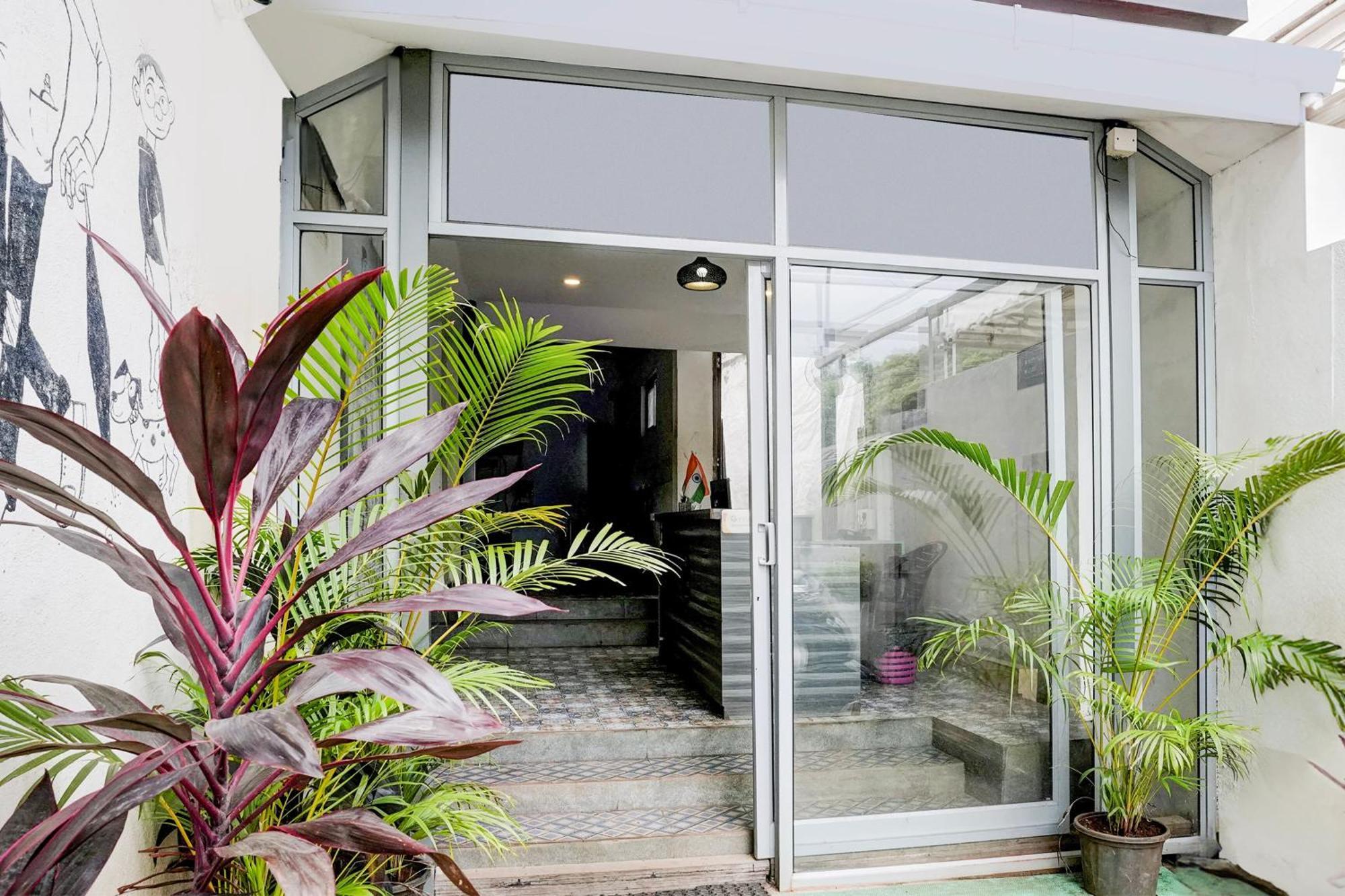 Super Townhouse Candolim Bagian luar foto