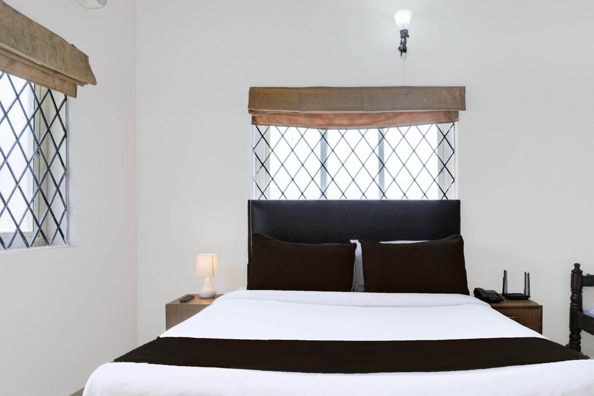 Super Townhouse Candolim Bagian luar foto