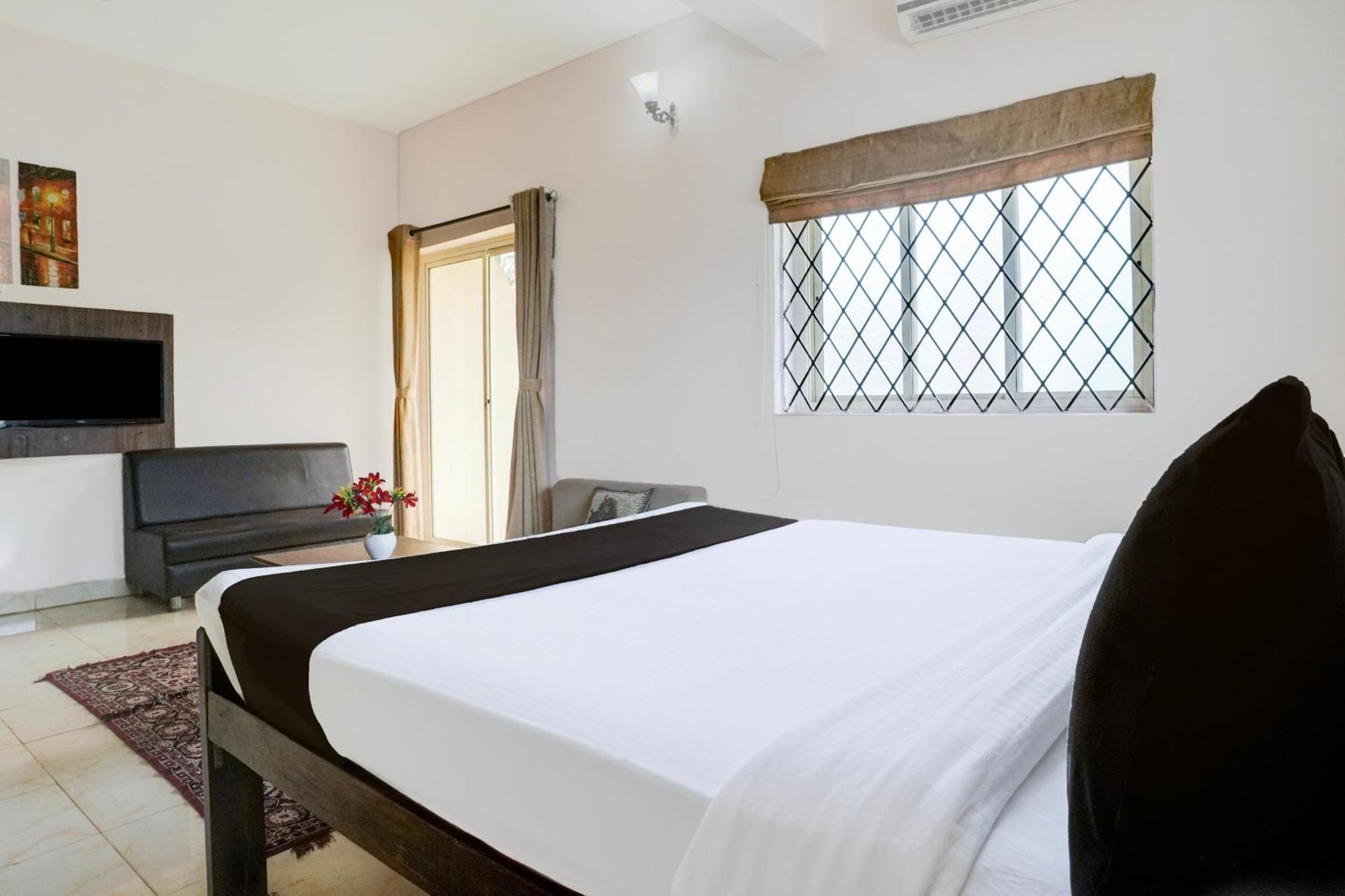 Super Townhouse Candolim Bagian luar foto