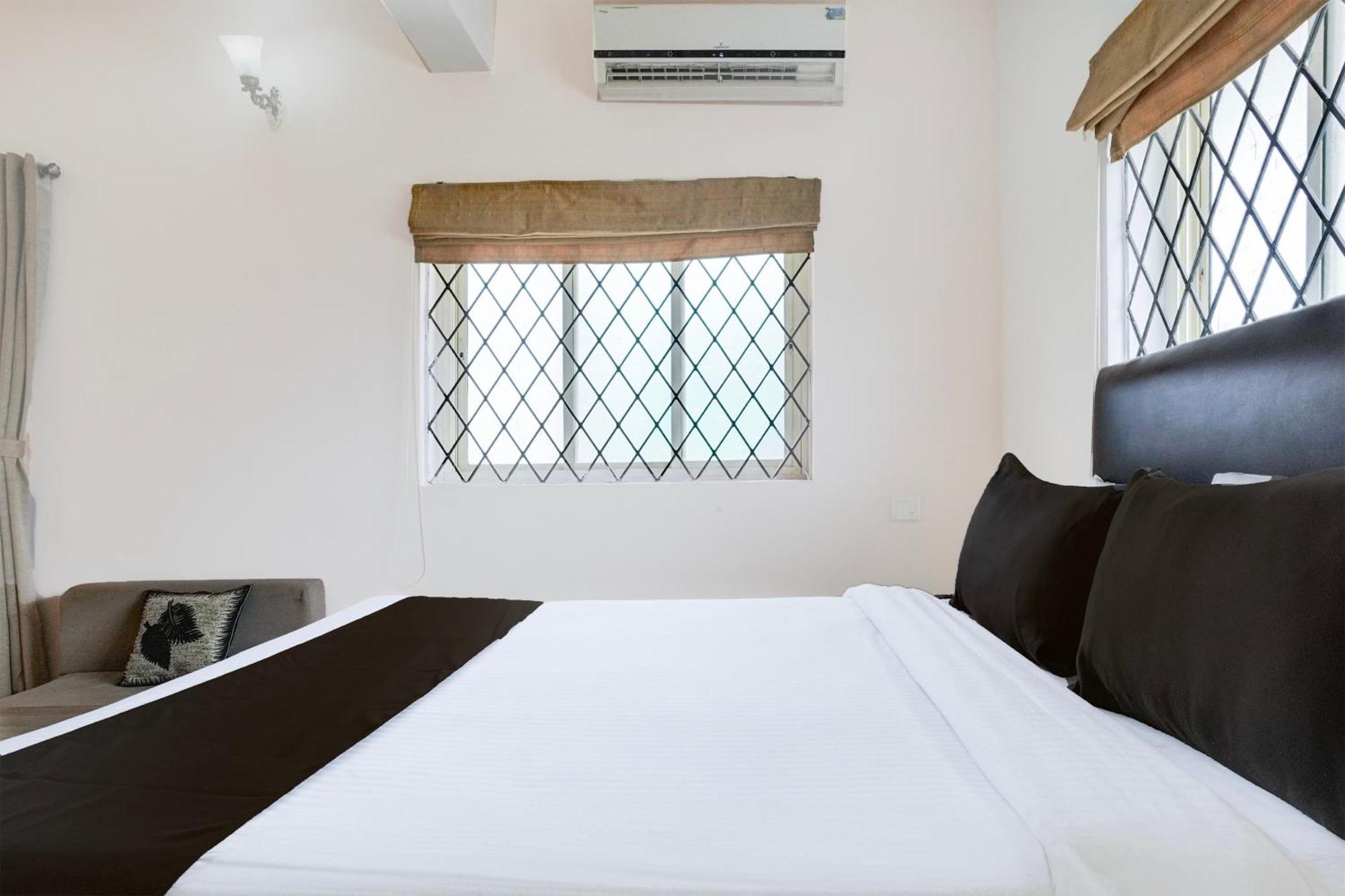 Super Townhouse Candolim Bagian luar foto
